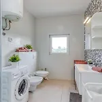 2 Bedroom Lovely In بيروغ