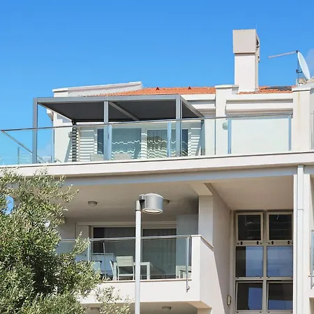 2 Bedroom Lovely In