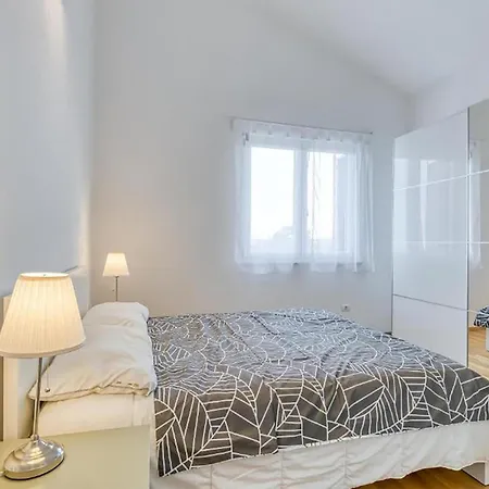 아파트 3 Bedroom Stunning In *