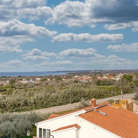 3 Bedroom Stunning In *