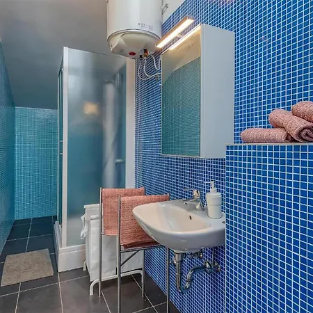 3 Bedroom Stunning In 페로이