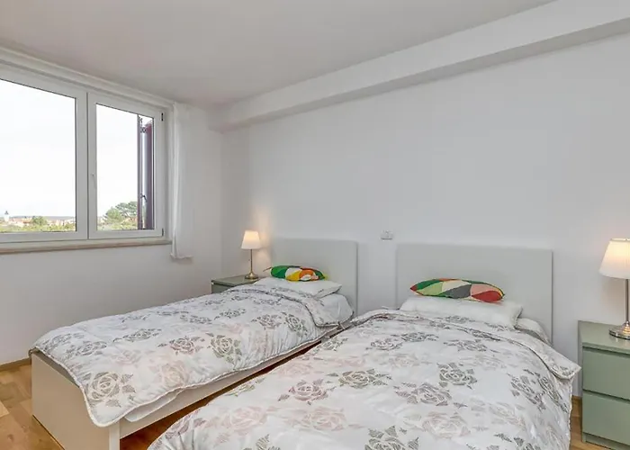 Apartment 3 Bedroom Stunning In