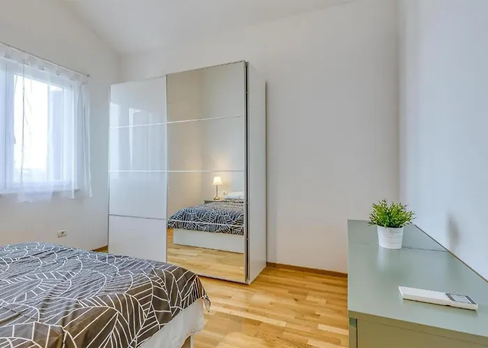 3 Bedroom Stunning In 아파트