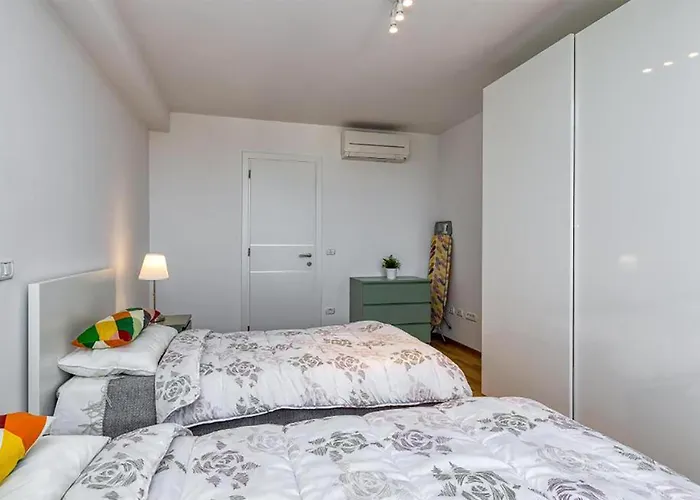 3 Bedroom Stunning In Apartment Peroj