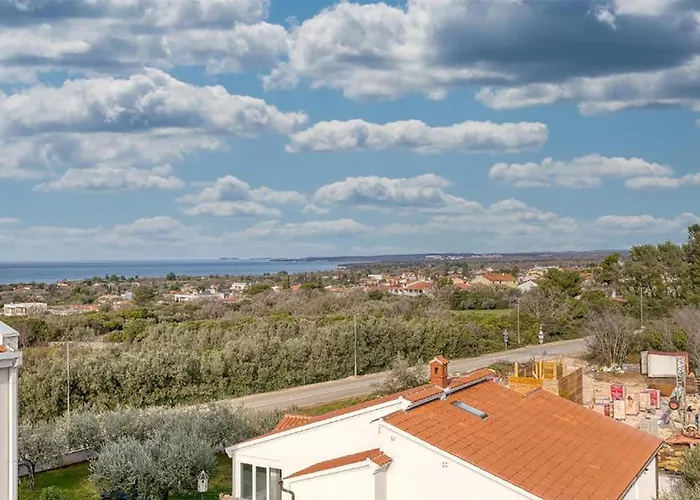 3 Bedroom Stunning In *