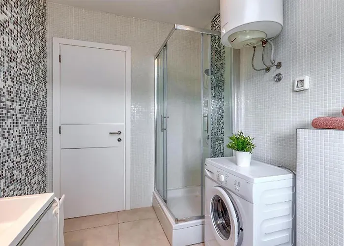 Apartment 3 Bedroom Stunning In