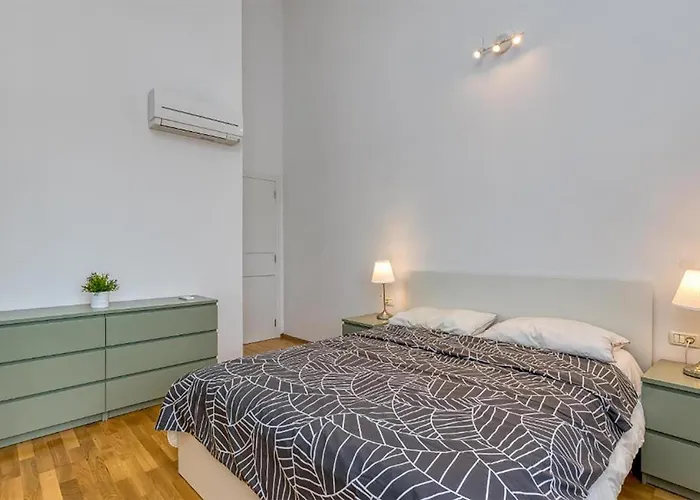 3 Bedroom Stunning In 아파트 페로이