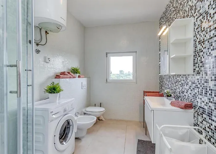 3 Bedroom Stunning In 페로이