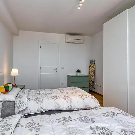 2 Bedroom Lovely In Apartman Peroj