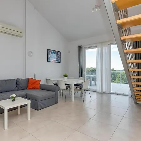 2 Bedroom Lovely In *