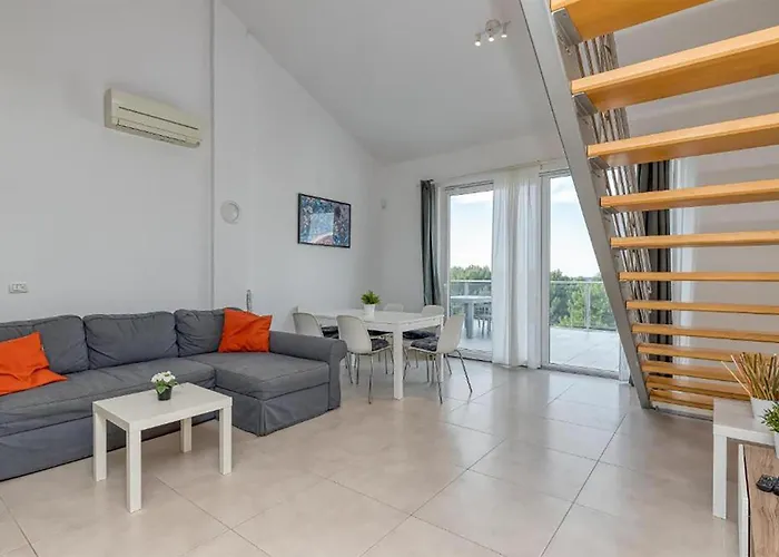 3 Bedroom Stunning In *